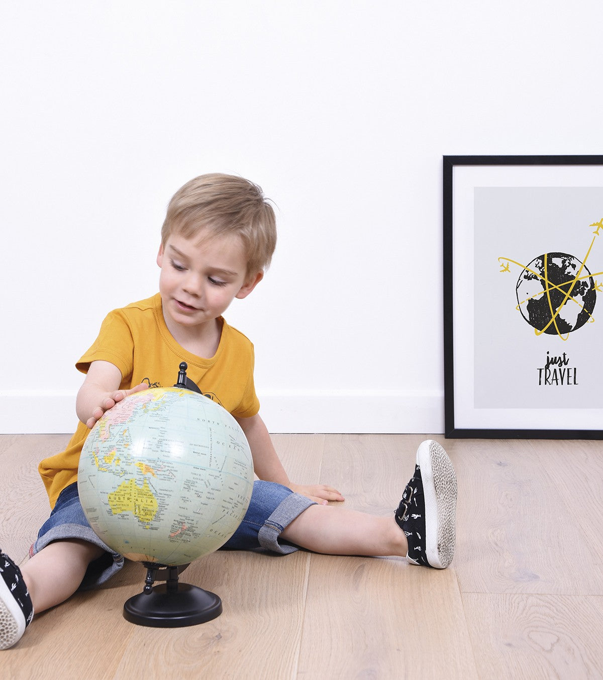 MINI TRAVELERS - Kinderposter - Flugzeuge und Globus